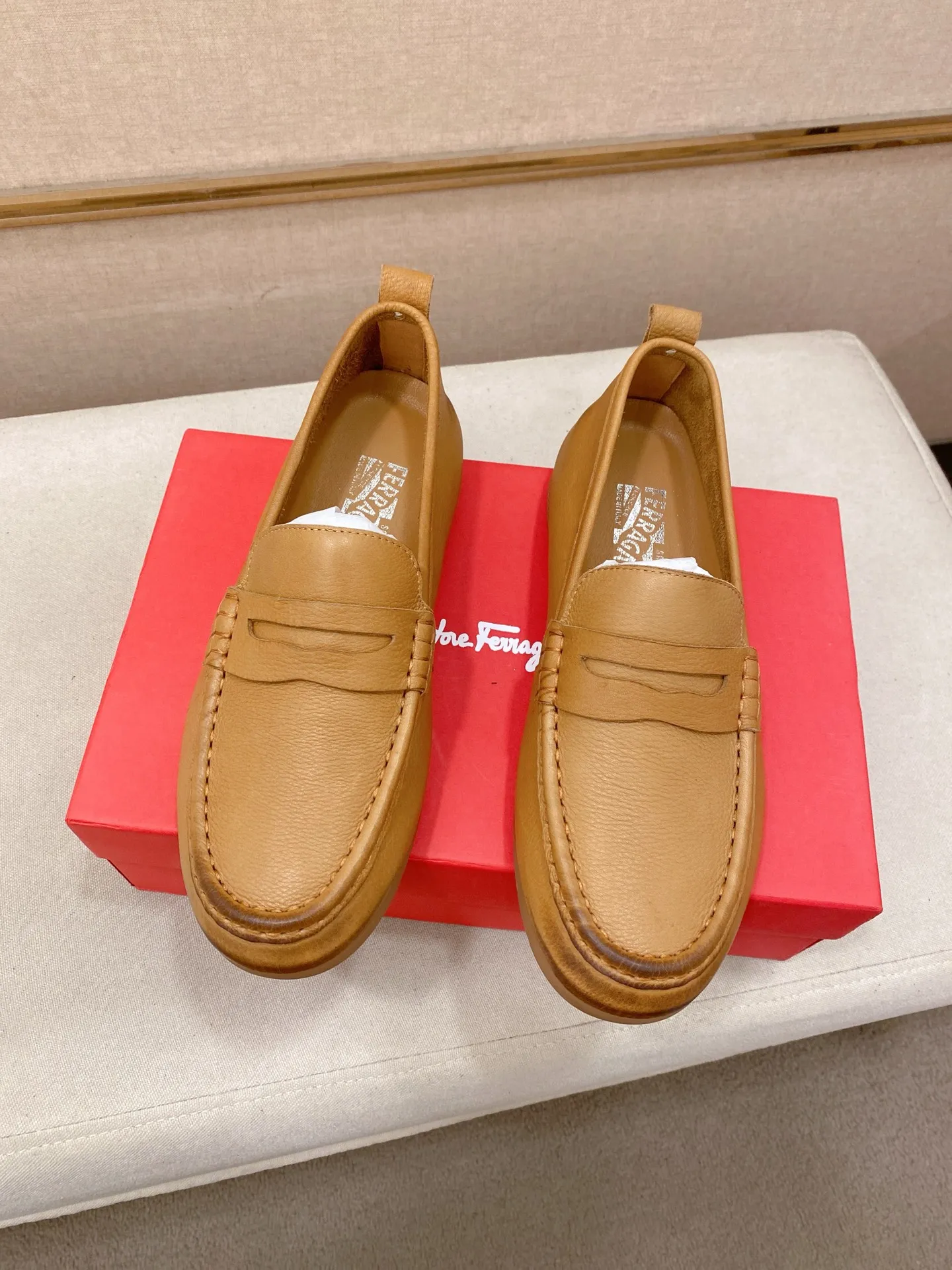 Factory price 500💰 Original Ferragamo men's shoes! The world's top brands...Luxury quality...//Fashion and high-end footwear 👍💪🏻...give you a low-key luxury comfort experience👍. The upper is made of pure Italian imported original cowhide and sweat-absorbent sheepskin lining. It is comfortable and breathable, high-end and classy... luxurious and noble!! .. OEM factory shipment [Hug] stall.. Original board. Welcome to taste..38--44.